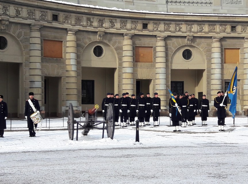 RELÈVE DE LA GARDE au Kungliga Slottet (Palais Royal) de Stockholm&nbsp;(video)